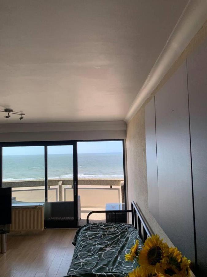 Stunning 1-bed In Beach-view